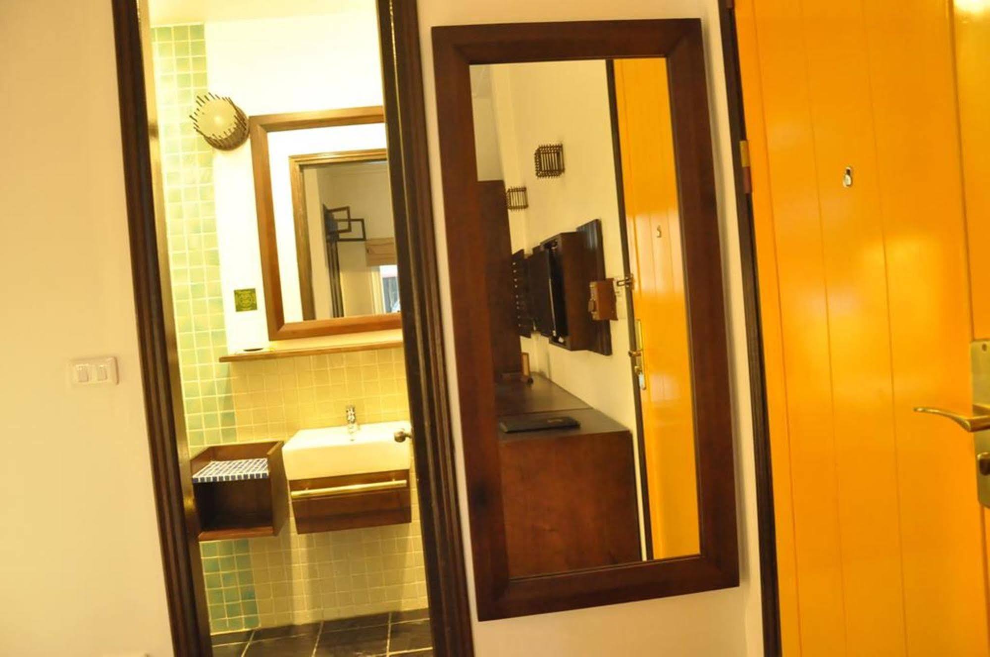 Cinnamon Cathedral Hotel Hanoi Exterior foto