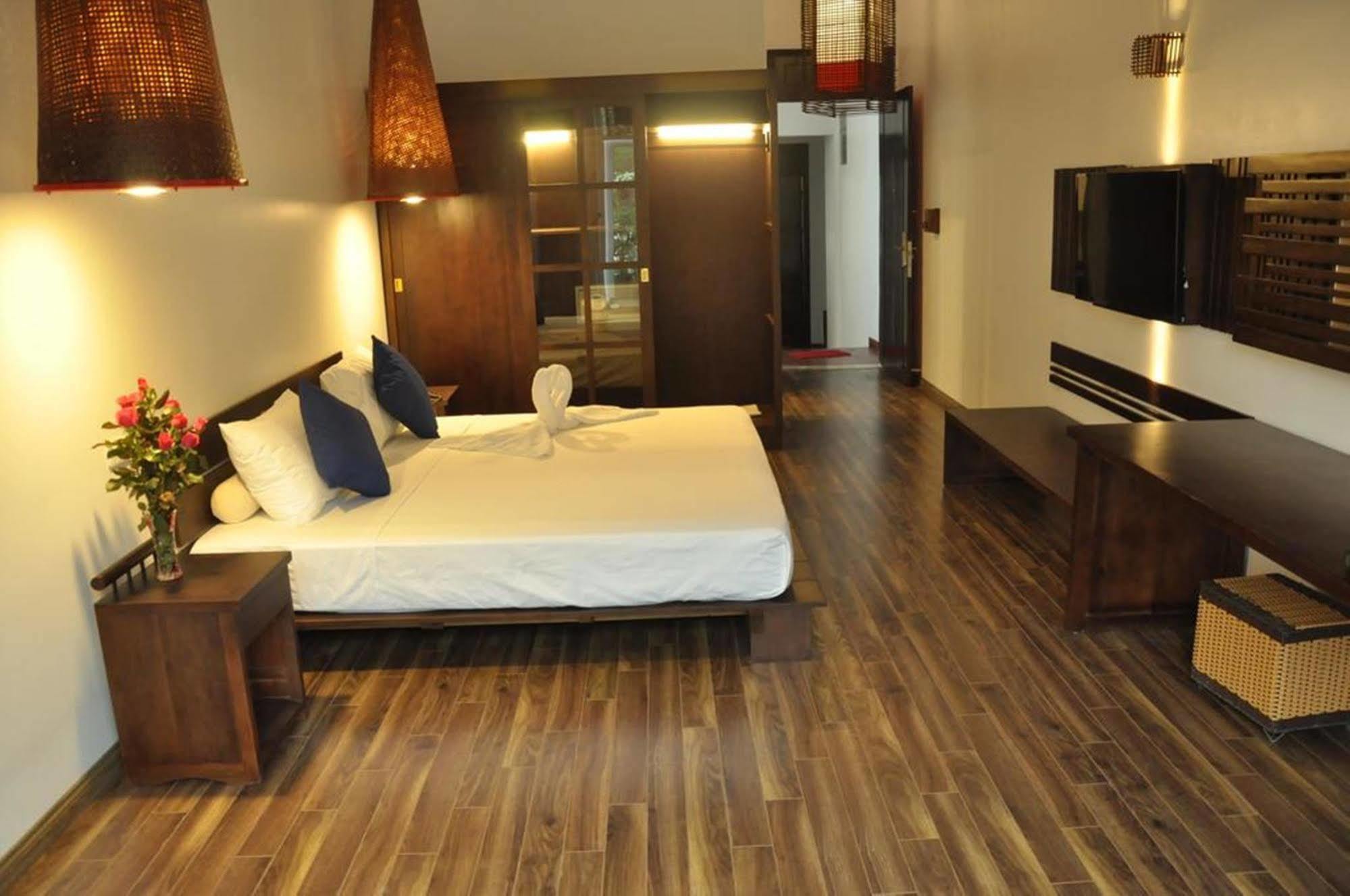 Cinnamon Cathedral Hotel Hanoi Exterior foto